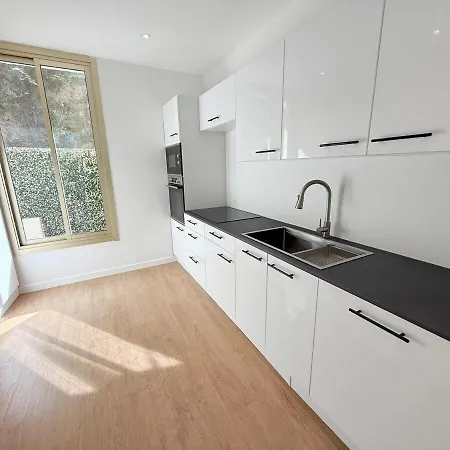 Modern House Fabron, Garden, Air Conditioning Hébergement de vacances